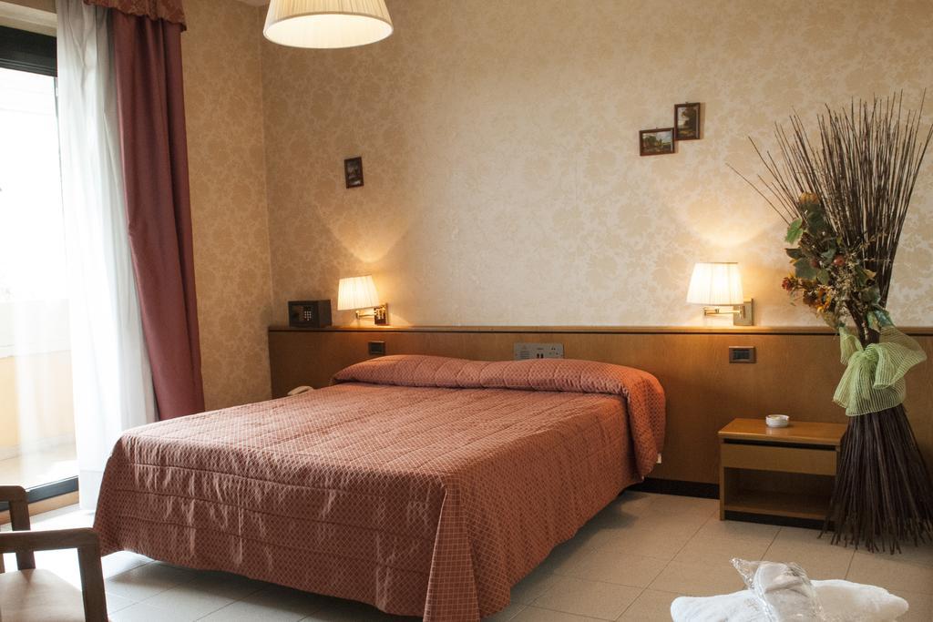 Hotel Le Gronde Cava Manara Habitación foto